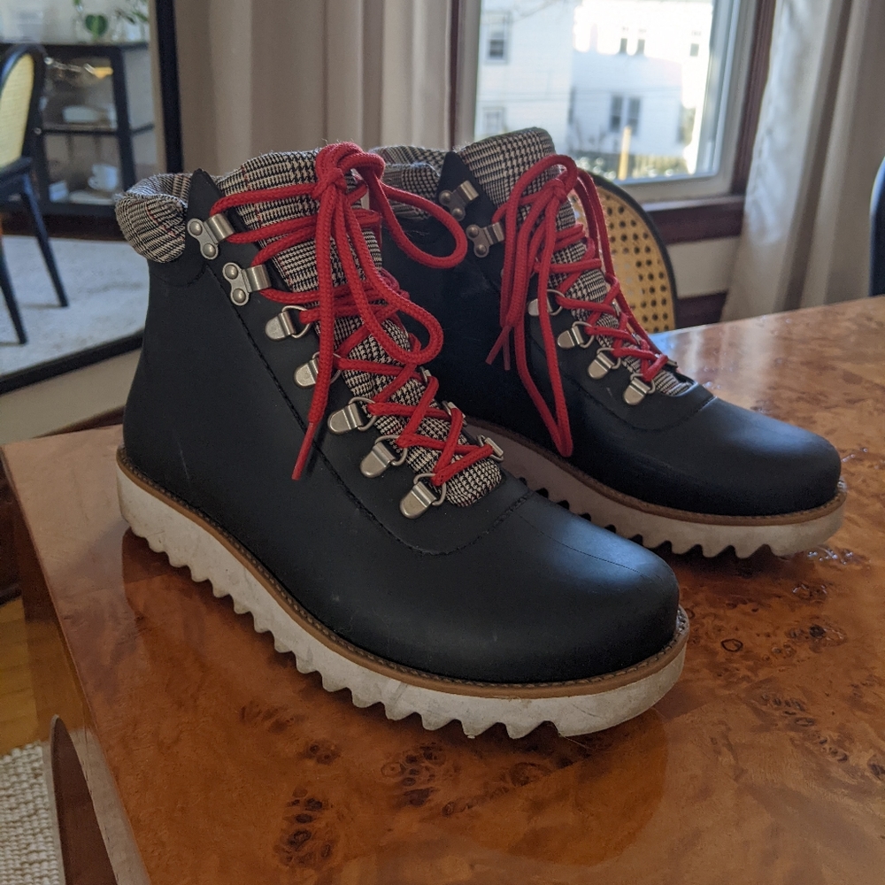 bernardo • winnie lace up rain boots